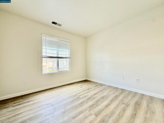 Building Photo - 815 Spring Mountain Ln