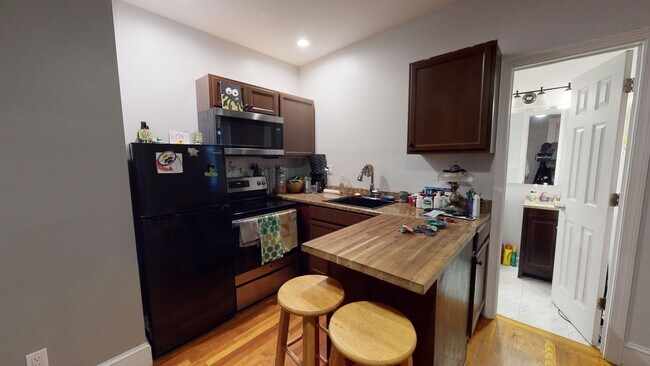 Building Photo - Charming 1BR + Bonus Sunroom - Near Yale, ...