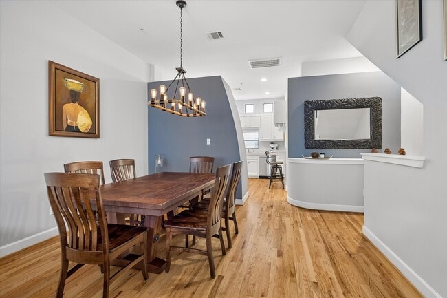 Building Photo - 8715 Meadowcroft Dr