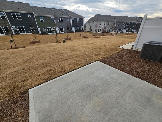 Building Photo - Townhome in great Concord community