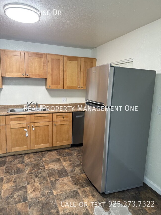 Building Photo - 161 Sunrise Dr
