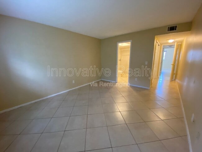 Building Photo - 623 E San Sebastian Ct