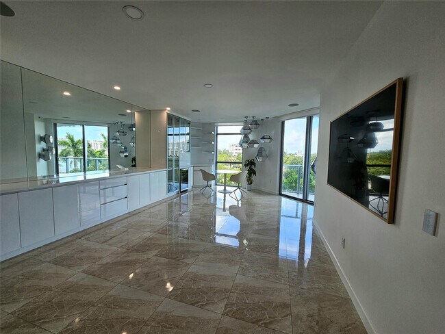 Building Photo - 17301 Biscayne Blvd