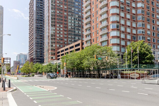 Building Photo - 444 Washington Blvd