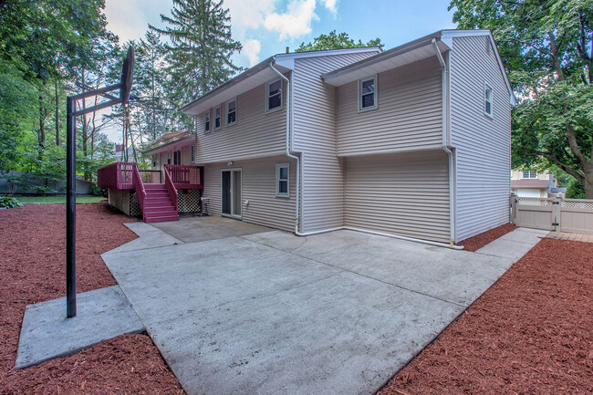 Building Photo - 14 Ridge Rd