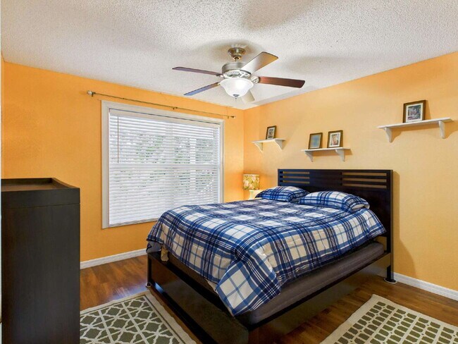 Building Photo - Furnished 2BR/2BA Lakefront Condo – 12-Mon...