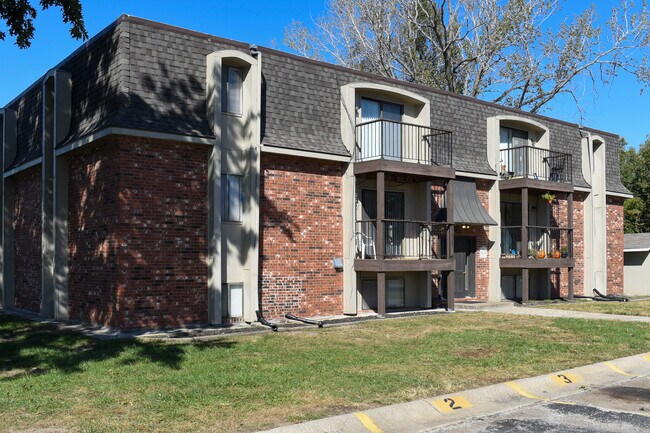 Building Photo - 431 N Bluegrass Dr