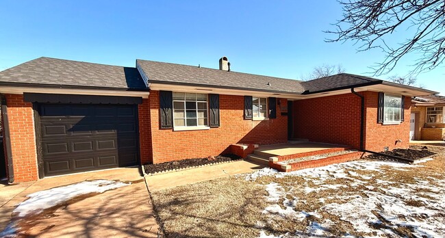 Primary Photo - Awesome 3BD 2BA Home with HUGE Primary Bed...