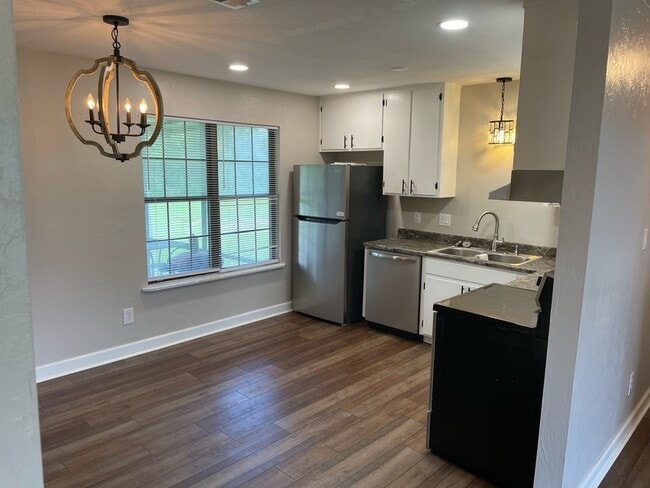 Building Photo - 2071 Little River Ln