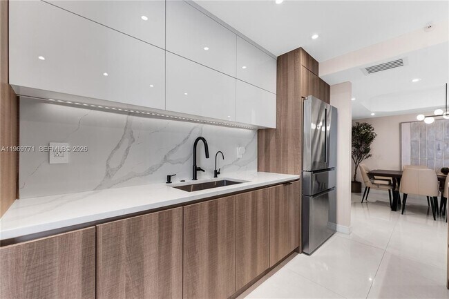 Building Photo - 20191 E Country Club Dr