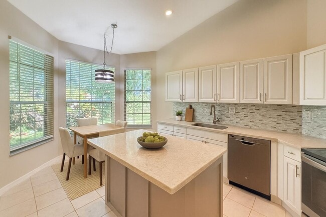 Building Photo - 2400 E Aragon Blvd