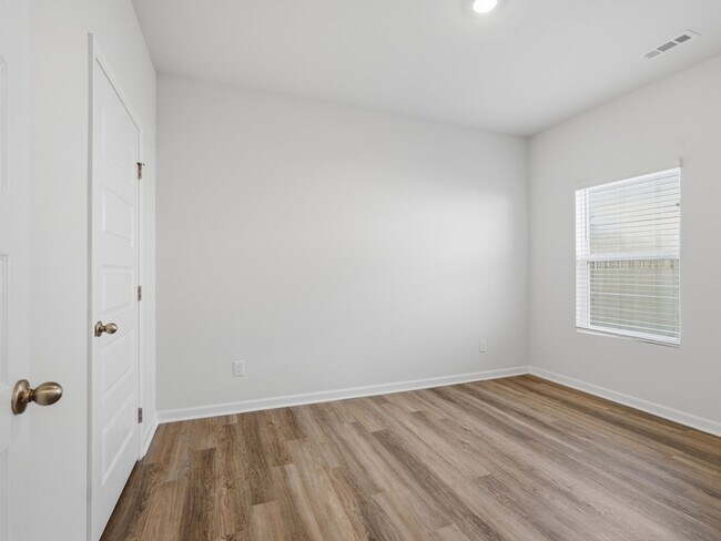 Building Photo - 6141 Feather Wy SE