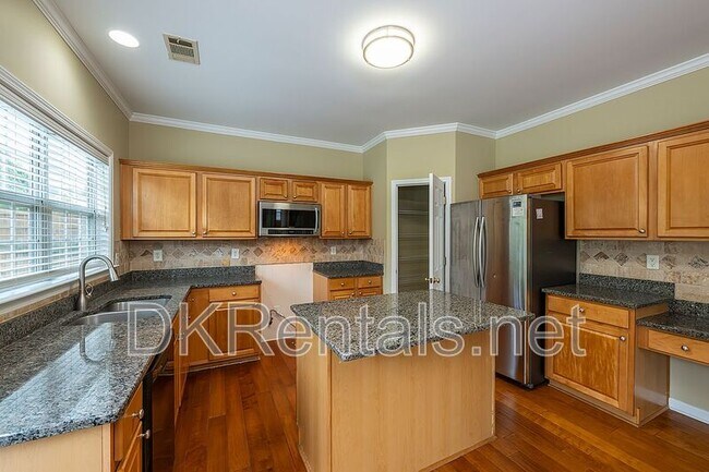 Building Photo - 804 Araya Ct
