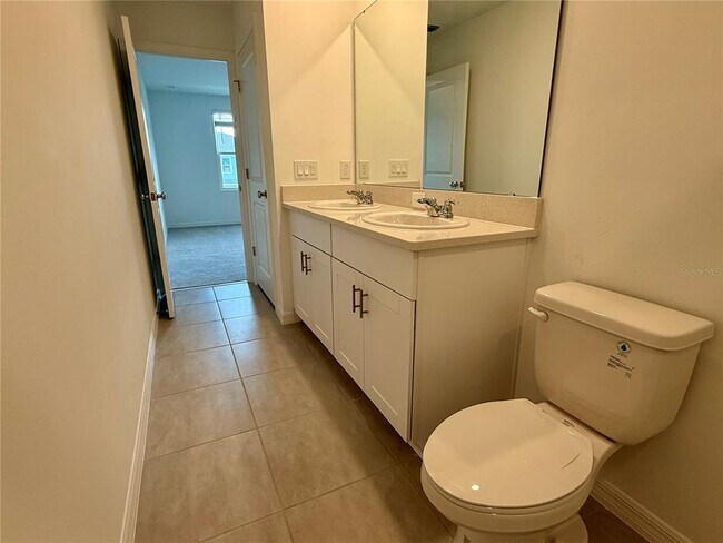 Building Photo - 2996 Skyline Lp