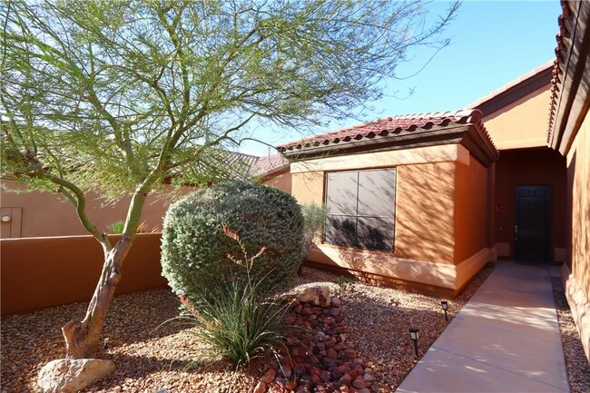 Building Photo - 2885 Esmerelda Dr