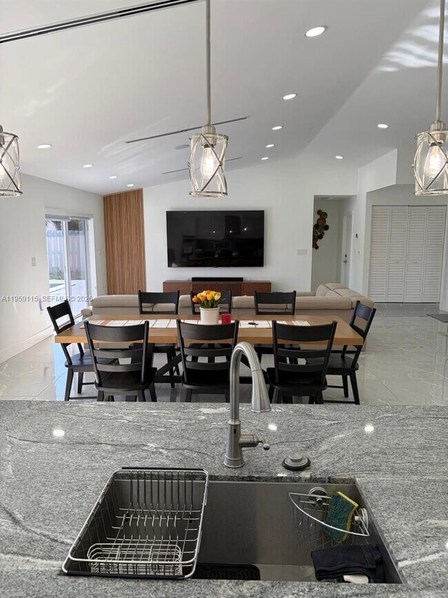 Building Photo - 920 Monticello Ave