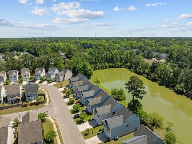 Building Photo - 8988 Cat Tail Pond Rd