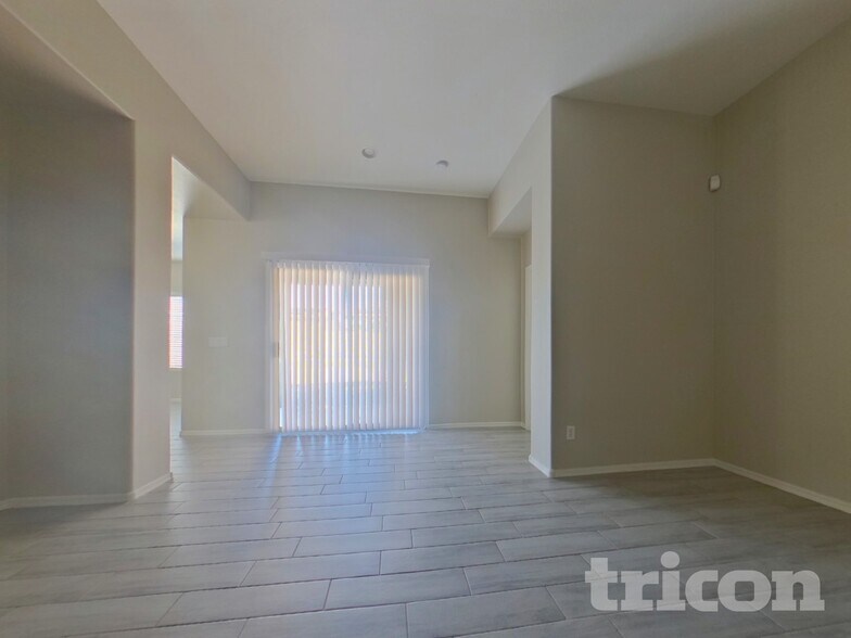 Building Photo - 22160 W Shadow Dr