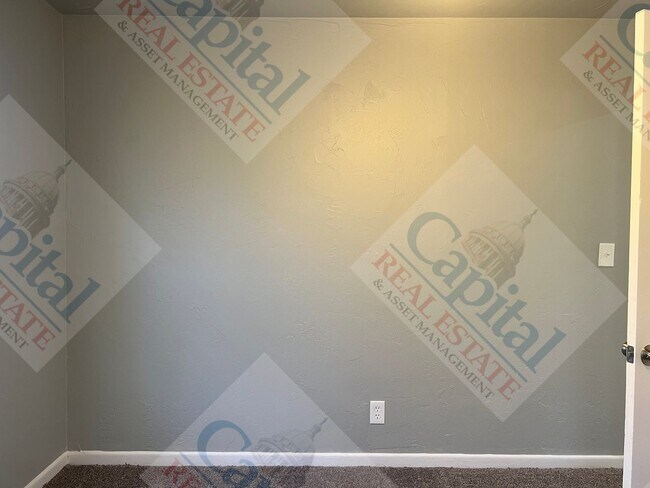 Building Photo - Cozy 2 Bedroom