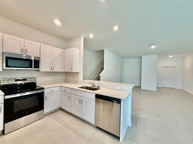 Building Photo - 10409 GOLDEN SANDS Ave