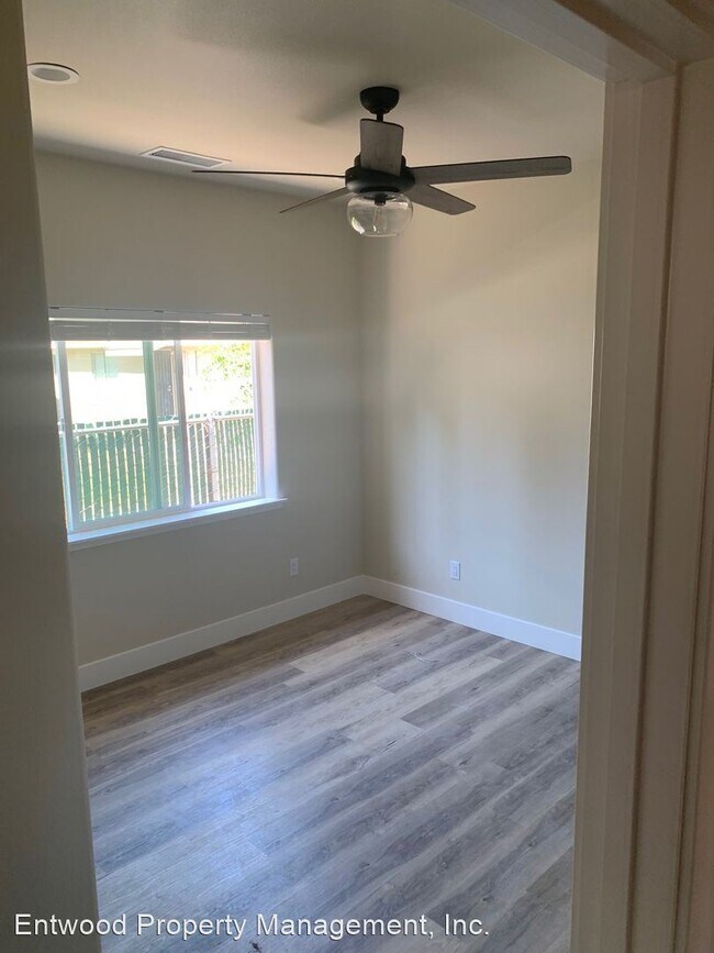 Building Photo - 2 br, 1 bath House - 832 W. 11th Avenue