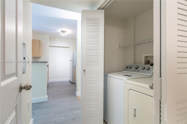 Building Photo - 1919 Van Buren St