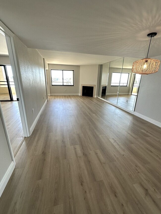 Building Photo - Gorgeous Updated Tierra Verde Annual Unfurnished Waterfront Condo 2/2 w/Garage