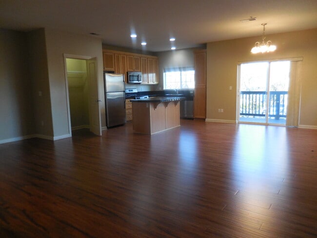 Building Photo - 1050 SW 170th Ave