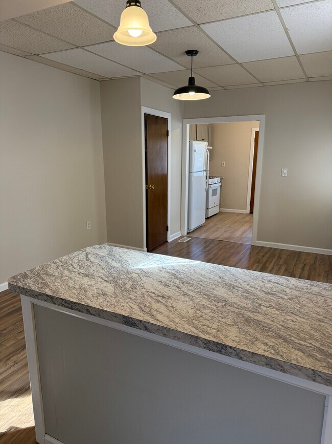 Building Photo - 402 4th St