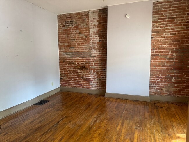 Building Photo - 301 S 13th St