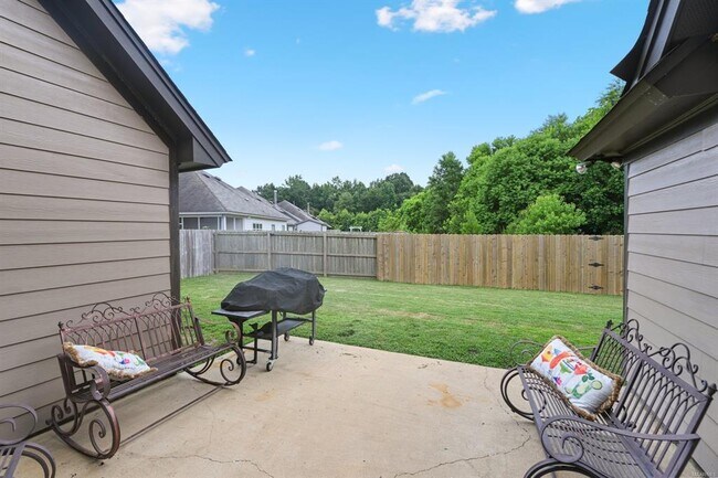 Building Photo - 905 Overture Dr