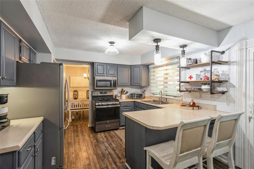 Building Photo - 3714 Skyline Dr