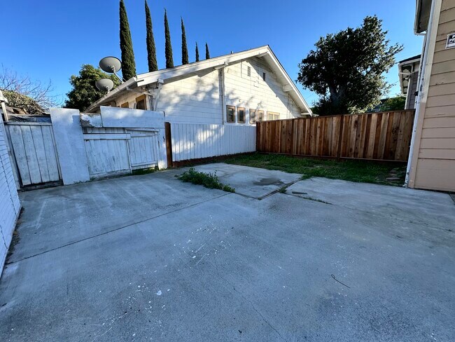 Unit C Backyard, Patio - 656 S 7th St