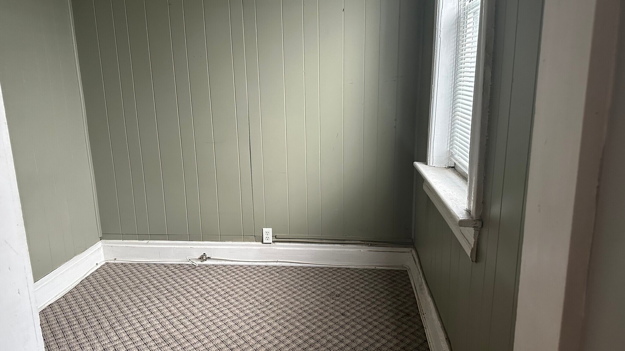 Building Photo - 307 25th St