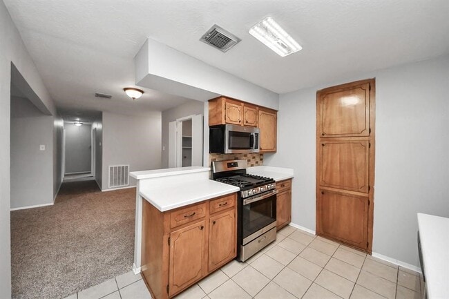 Building Photo - 2318 Hearne Dr