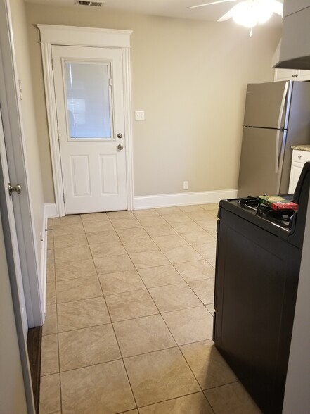 Kitchen - 2858 W Henderson St