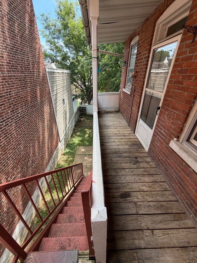 Building Photo - 538 W Vine St