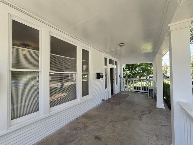 Building Photo - 1228 Virginia Blvd