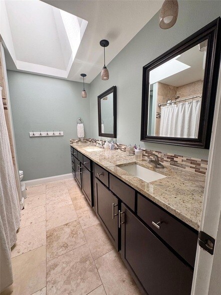 Building Photo - 4803 Woodside Dr