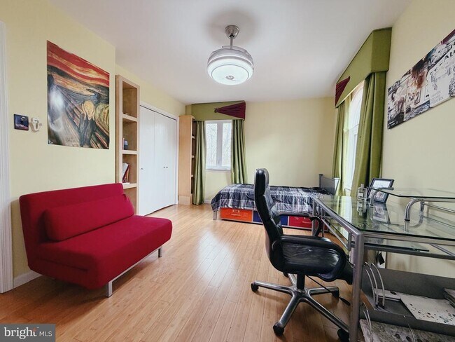 Building Photo - 1317 Mettler Rd