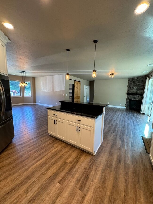 Building Photo - Newer Winchester 4 bedroom 2 bath home