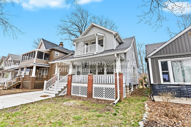 Building Photo - Completely Updated 1 Bedroom Upper Flat