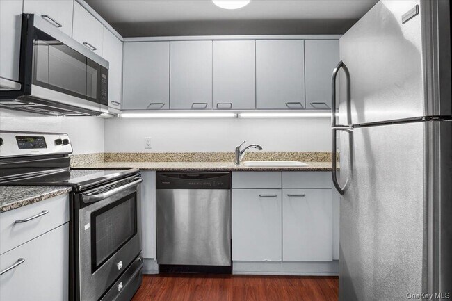 Building Photo - 100 Cutter Mill Rd