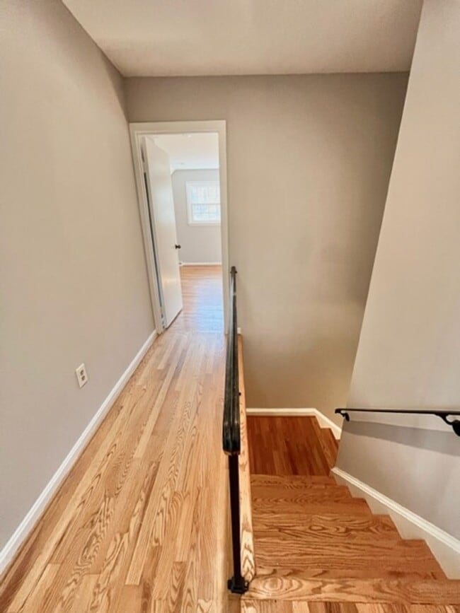 Building Photo - Beautiful and updated 4 BR 2.5 BA with garage and lovely yard!