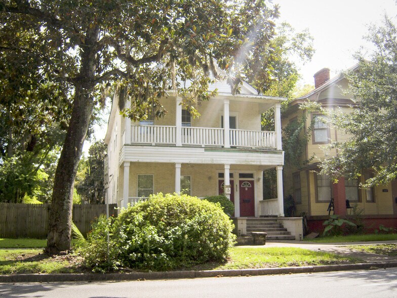 Primary Photo - 825 E Henry St