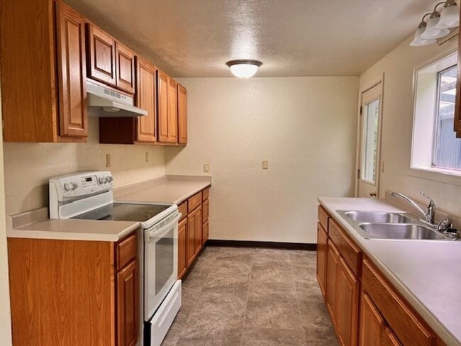 Building Photo - 1471