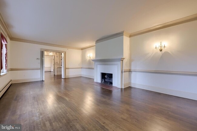 Building Photo - 226 E Caracas Ave