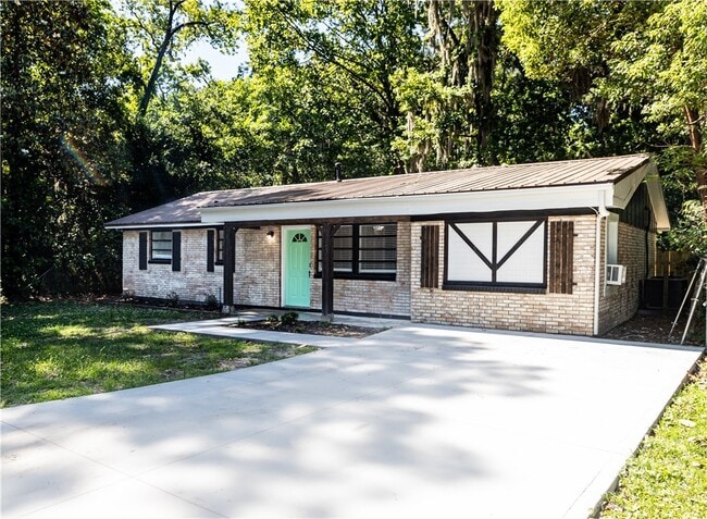 Primary Photo - 217 Wesley St