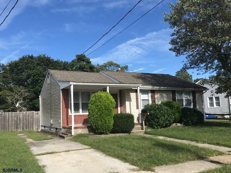 Building Photo - 11 Forrest Dr