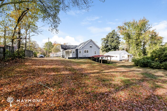 Building Photo - 401 Poplar Ave